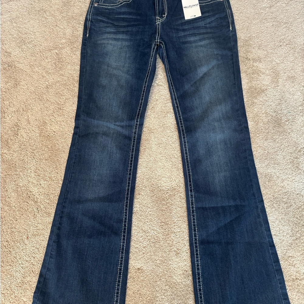 Wallflower Women's Luscious Curvy Bootcut Mid-Rise Jean